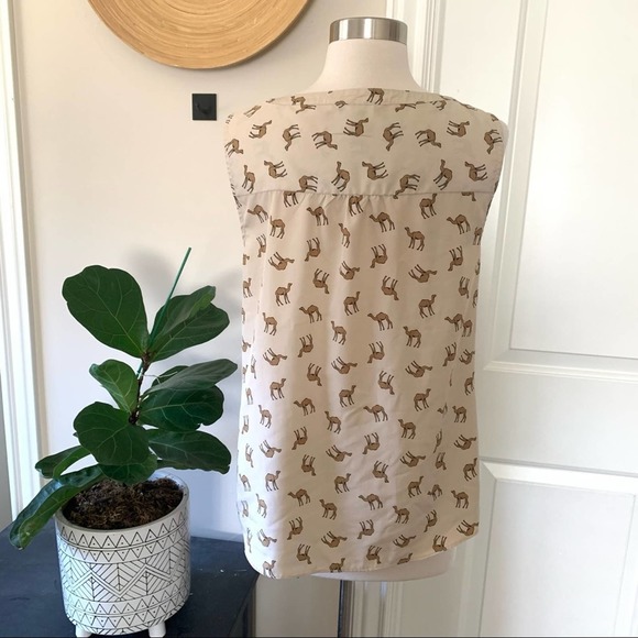 Croft and Barrow—Camel Style Sleeveless Blouse. S - Picture 2 of 5